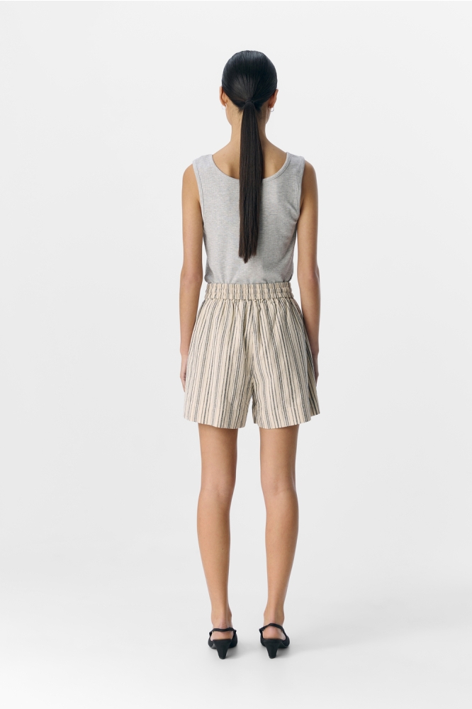 OBJVIGGO MW LO SHORTS AOP NOOS 23046489 SANDSHELL/BLACK COL